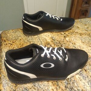 Oakley Men's Ripcord Golf Shoes Ortholite Soft Spike Black/White Leather Sz 11.5